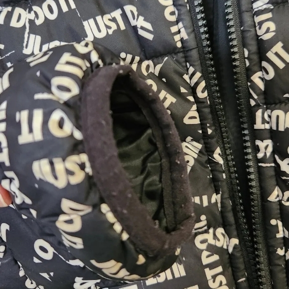 Nike “ Just Do It” all over Boys Size S (4-5 Yrs) Zip Puffer Coat / Jacket - Picture 8 of 9